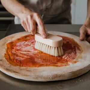 Czyszczenie kamienia do pizzy