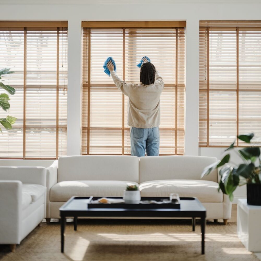 pielęgnacja drewnianych żaluzji