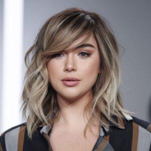 średnie włosy przy okrągłej twarzy