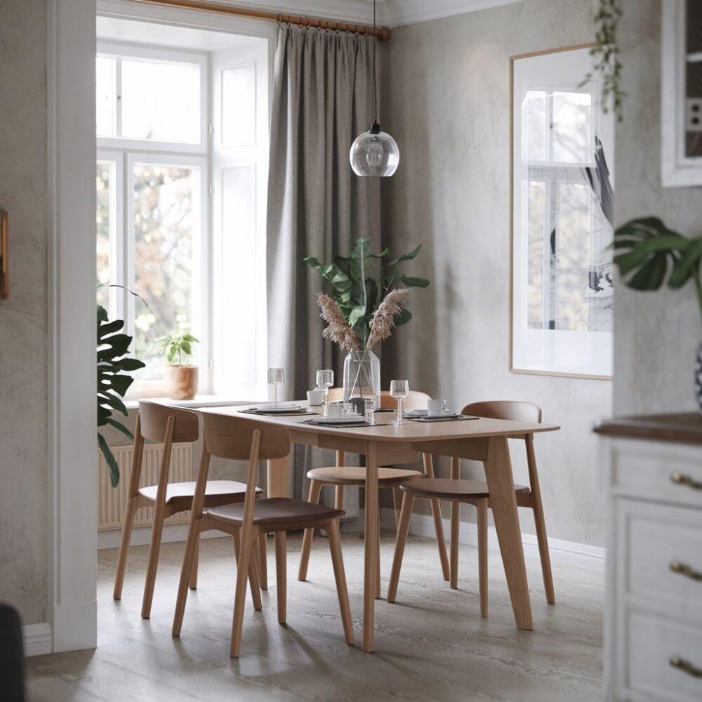 stylowe krzesła przy stole